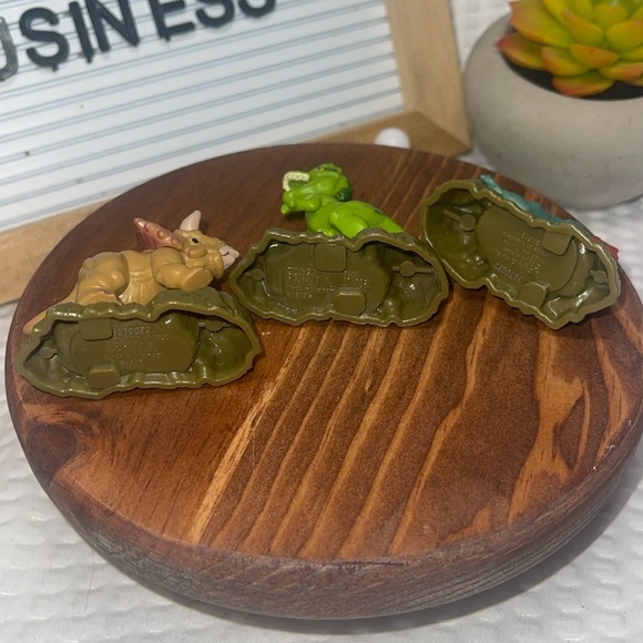 Lot Of 3 Jurassic World Mattel Micro Collection Figures or Cake Topper’s - Picture 3 of 3